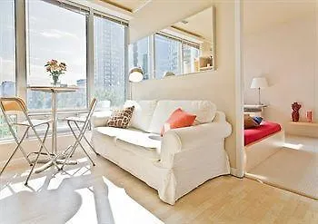 Mondeliving City Condo Vancouver Hotel